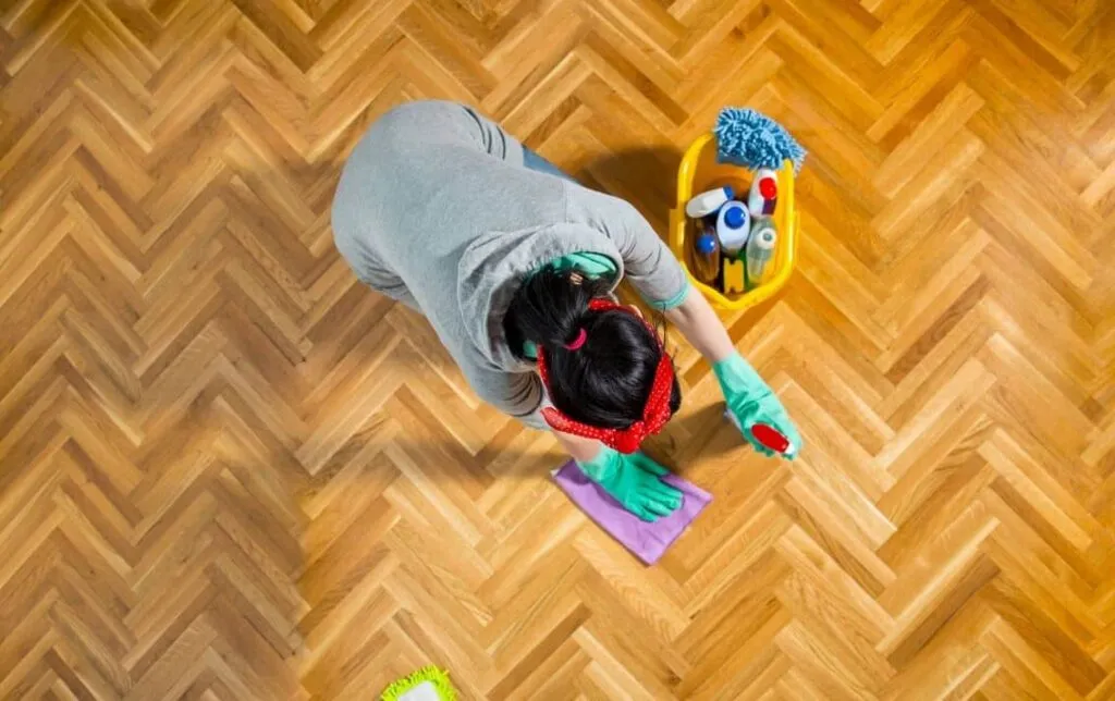 Die Kunst der Parkettpflege: Praktische Tipps für ein Zuhause mit Bleibefaktor